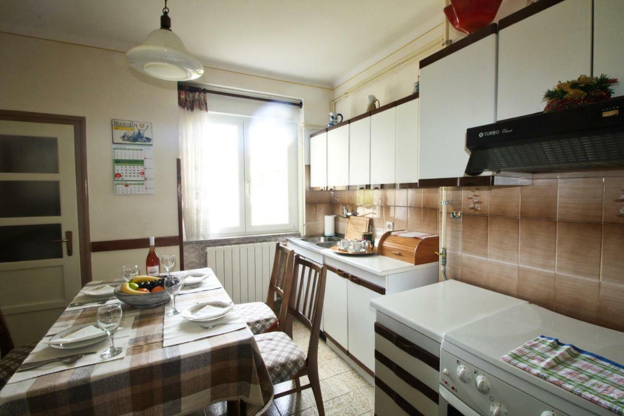 Apartment Persich Pula Exterior photo