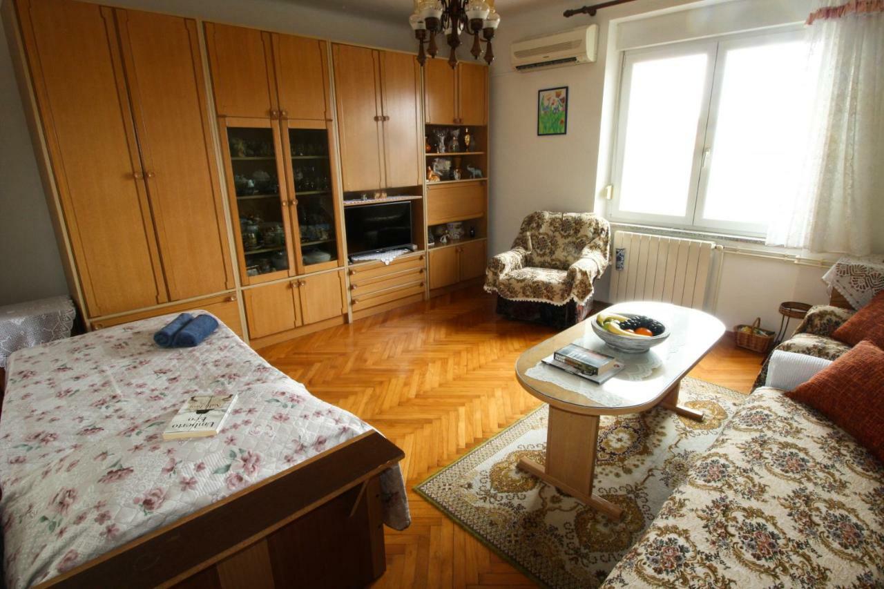 Apartment Persich Pula Exterior photo
